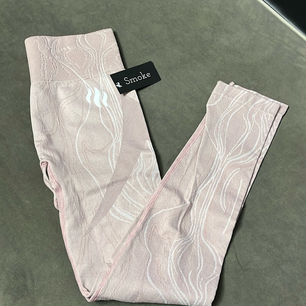 Smoke NWT leggings small mauve with white design throughout thick waistband
